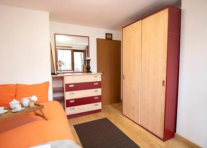 Cozy With Mountain View & Parking *