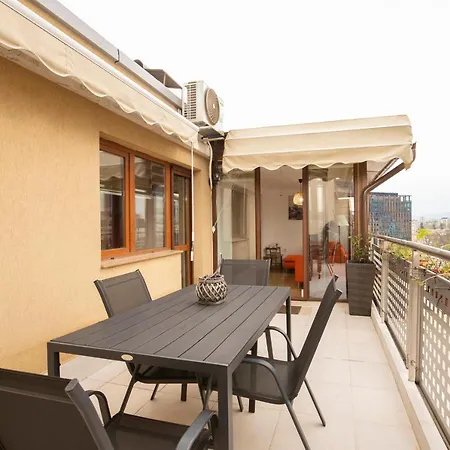 Cozy With Mountain View & Parking