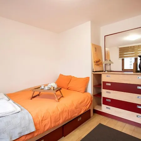 Cozy With Mountain View & Parking Appartamento Sofia
