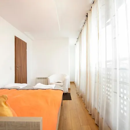 Apartment Cozy With Mountain View & Parking *