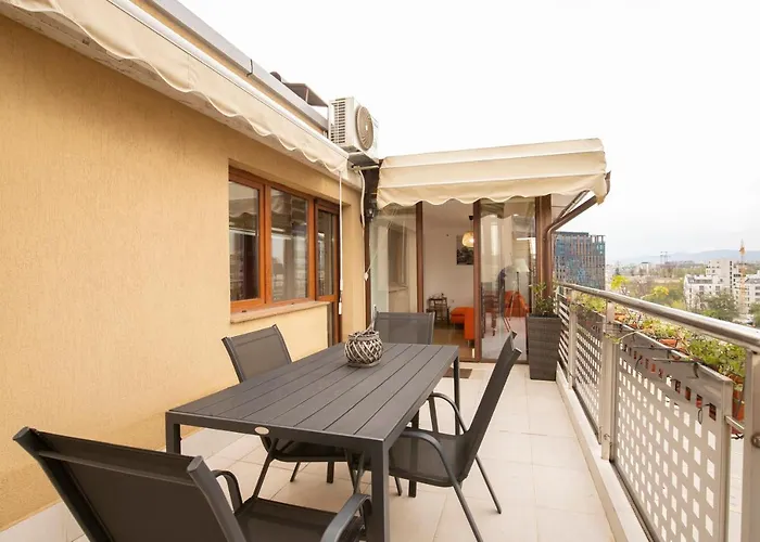 Cozy With Mountain View & Parking