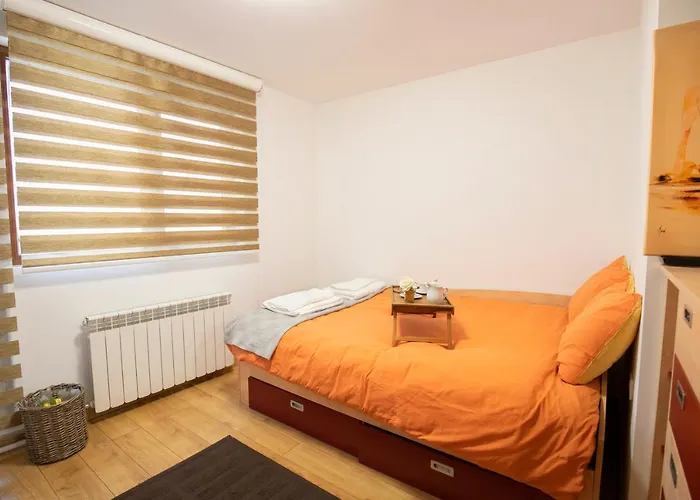 Cozy With Mountain View & Parking