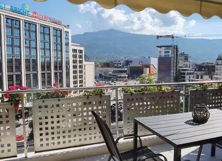 Cozy With Mountain View & Parking * Sofie