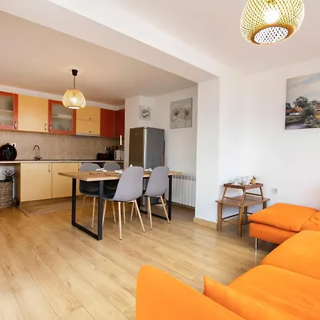 Cozy With Mountain View & Parking Apartmán *