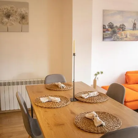 Apartmán Cozy With Mountain View & Parking